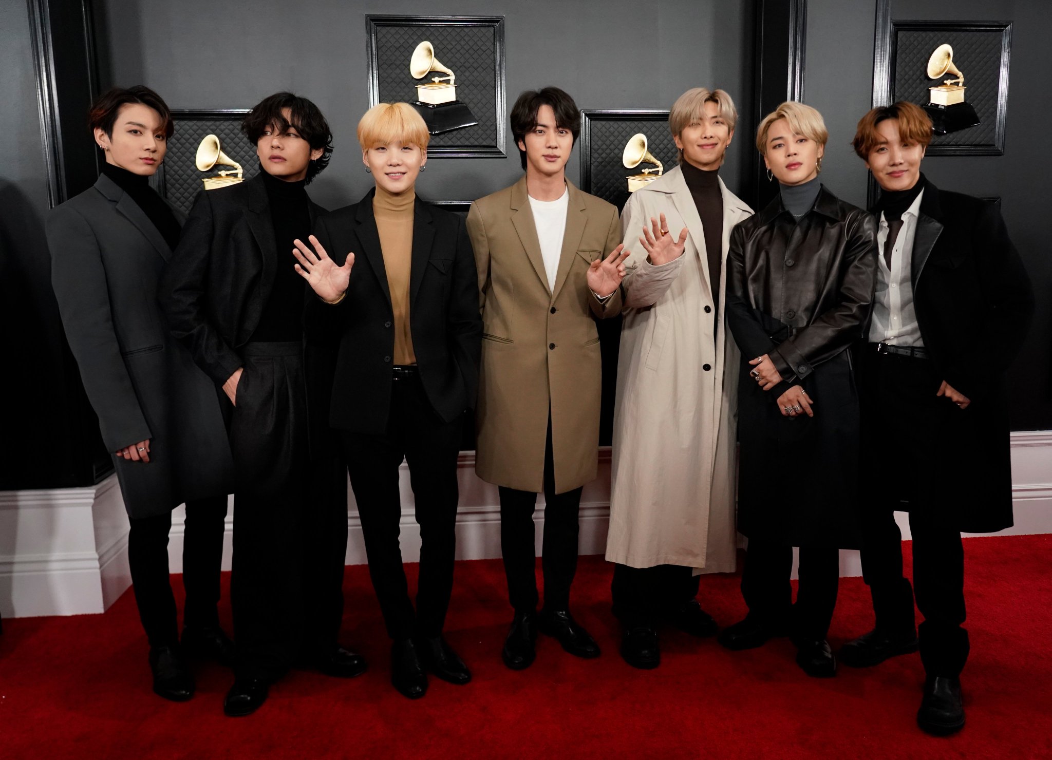 Découvrez les BTS sur le tapis rouge des Grammy Awards KGEN