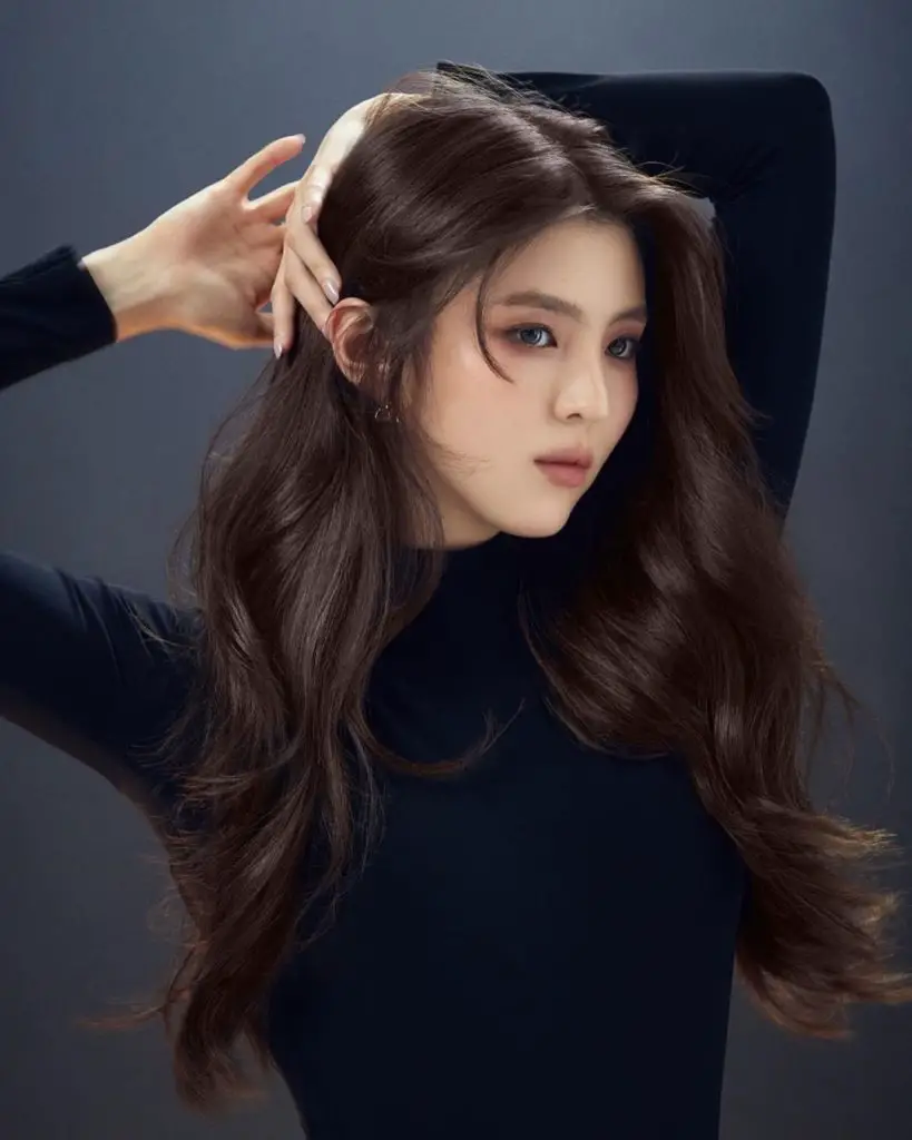 Han  So  Hee  pose pour ELLE Korea K GEN