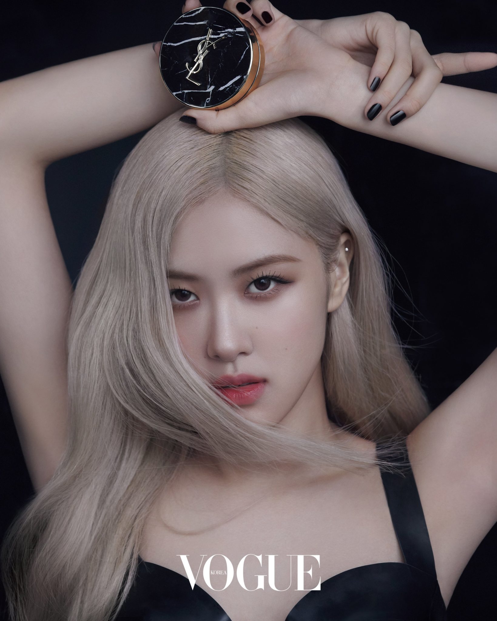 Rosé Blackpink Pose Pour Vogue Korea En Tant Que Muse De Yves Saint Laurent Beauté K Gen