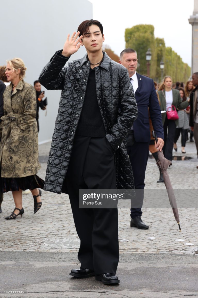 cha-eun-woo-astro-et-jisoo-blackpink-au-d-fil-de-dior-la-paris