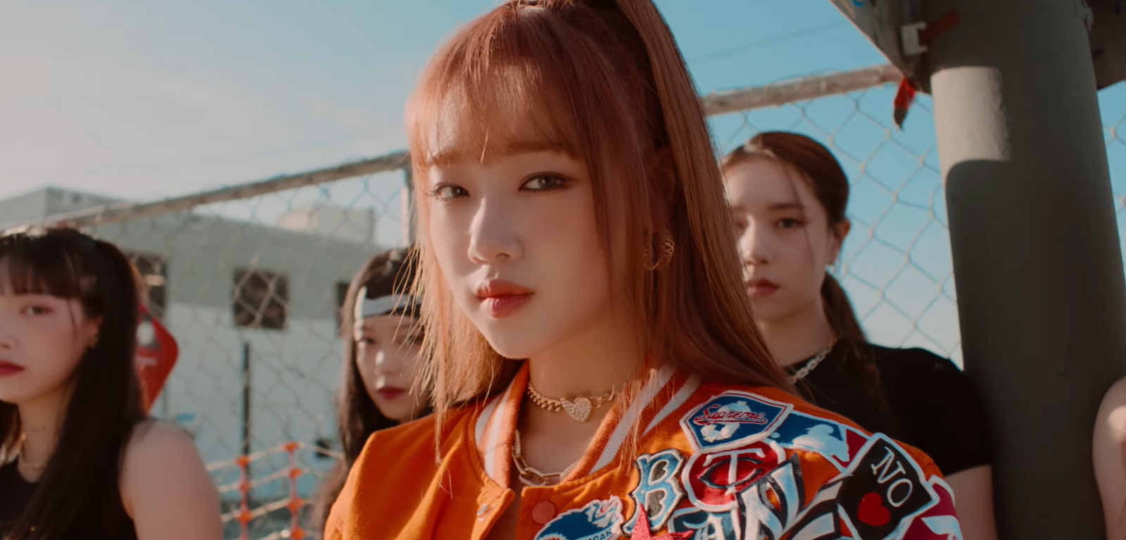 Choi Yoojung Weki Meki A Fait Ses Débuts Solos Avec Le Mv De Sunflower Pel K Gen 