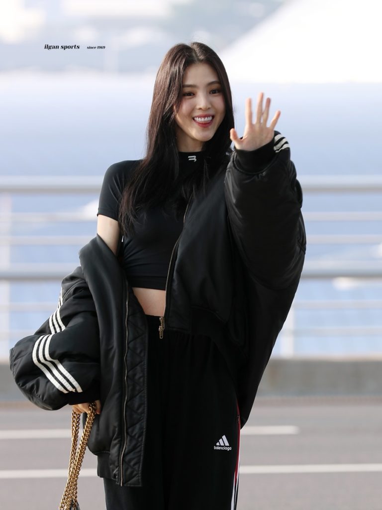 Han So Hee s’envole pour Paris pour la Fashion Week – K-GEN