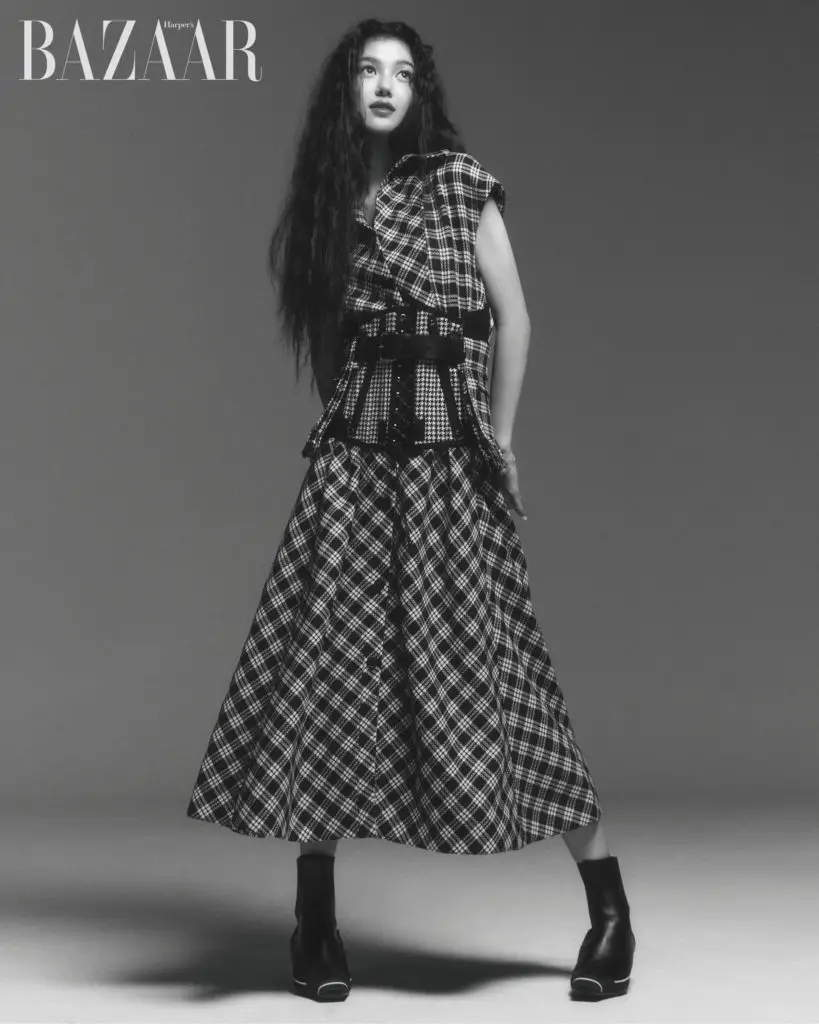 NewJeans pose pour DIOR avec Harper’s BAZAAR Korea – K-GEN