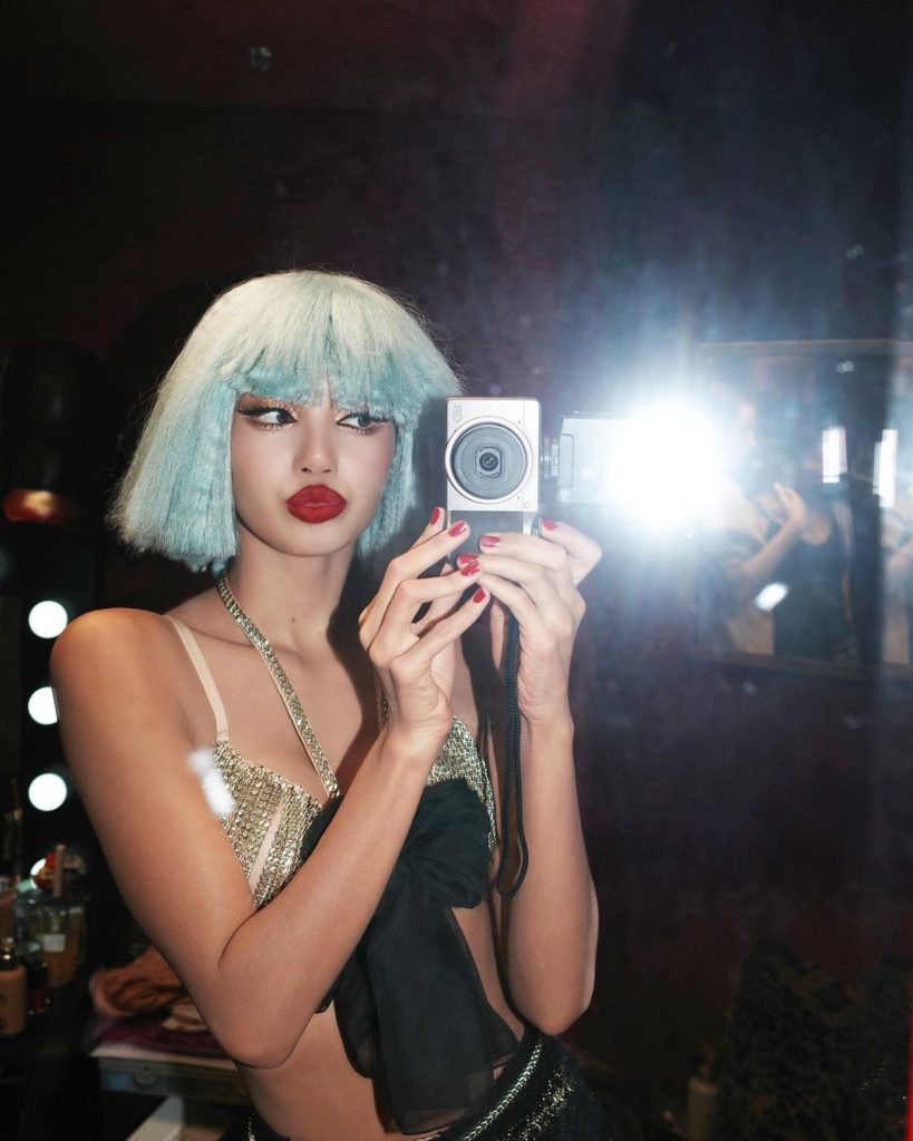 lisa-blackpink-partage-des-photos-dans-les-coulisses-de-ses
